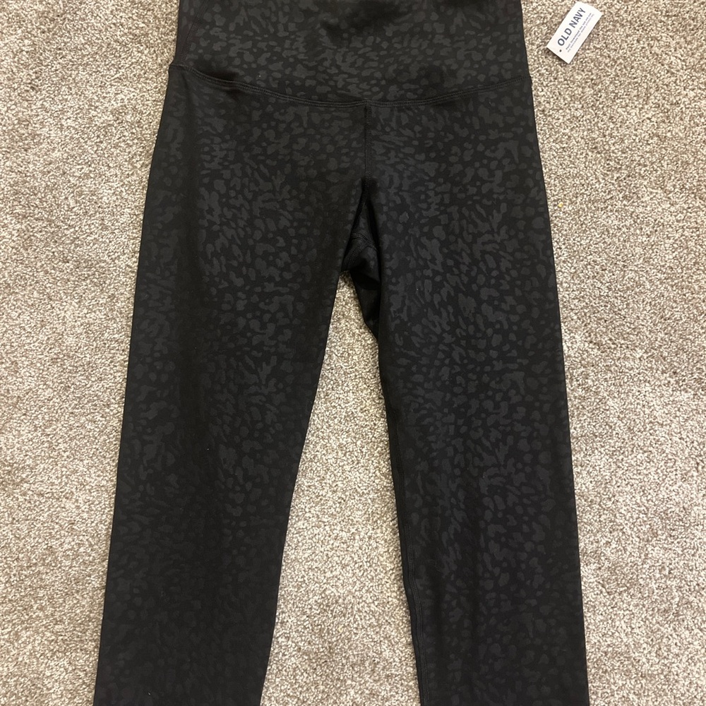 Women’s Old Navy workout capri Leggings Medium